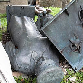 Fallen_Stalin.jpg