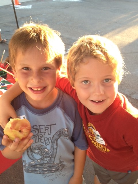 Kids_with_apples.jpg