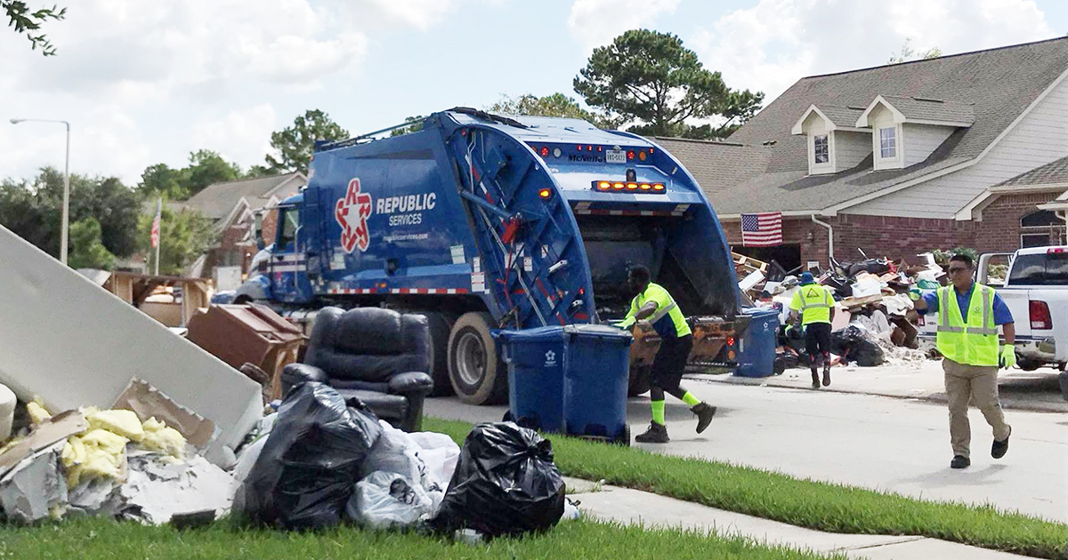 Teamster drivers lend a hand to the hurricane relief effort Image
