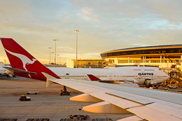 Qantas in job cuts deal with unions