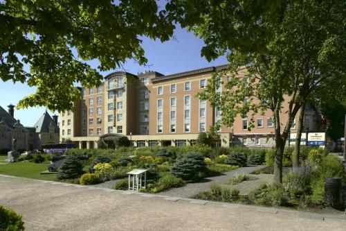 L’hôtel Château Laurier à Québec, 1220 Place George-V Ouest, Québec, QC G1R 5B8 - (418) 522-8108