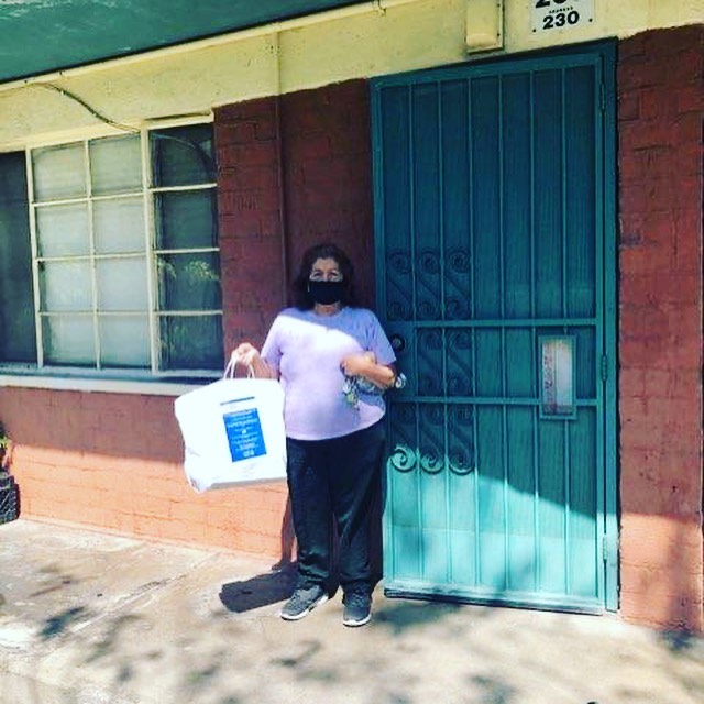William Mead Homes served Homegirl Café meals to seniors 4-28-2020 #5