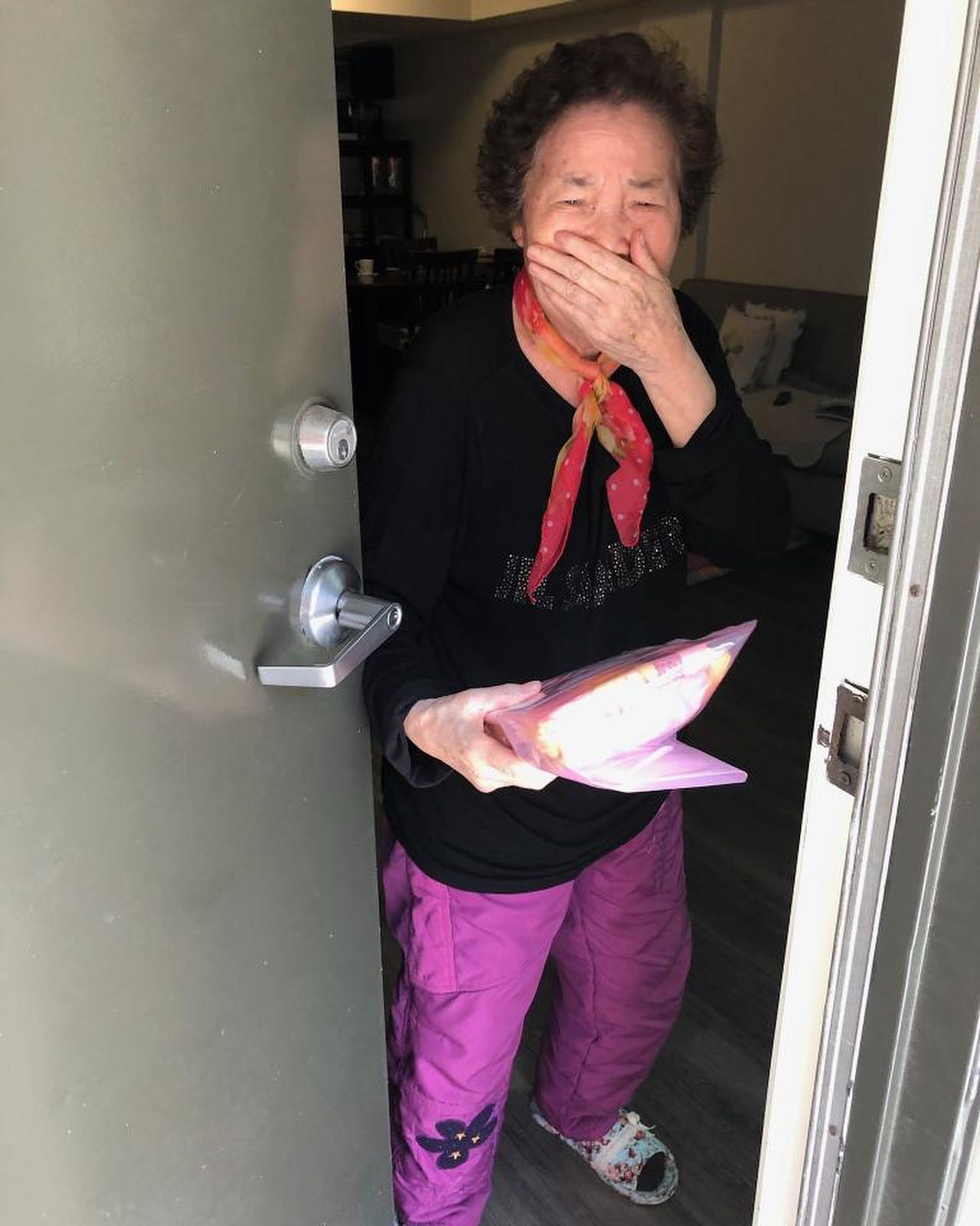 CD1 Mother's Day Gift Bag distribution continues at Leeward Ave in Westlake 5-9-2021