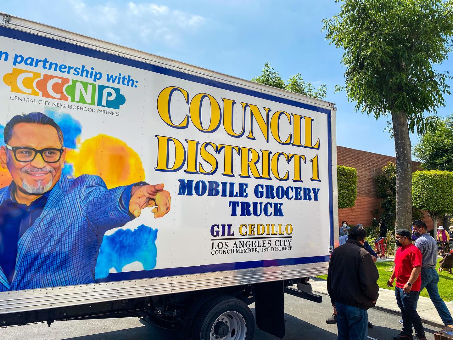 Councilmember Cedillo's Mobile Grocery Truck at Union Villa Senior Apts in Pico Union 5-14-2021 #1