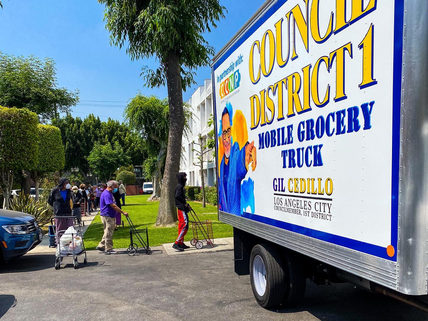 Councilmember Cedillo's Mobile Grocery Truck at Union Villa Senior Apts in Pico Union 5-14-2021 #2