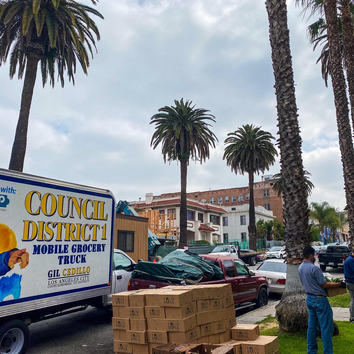 Councilmember Gil Cedillo's Mobile Grocery Truck was parked Leeward Ave and Magnolia St in Westlake 5-14-2021 #2