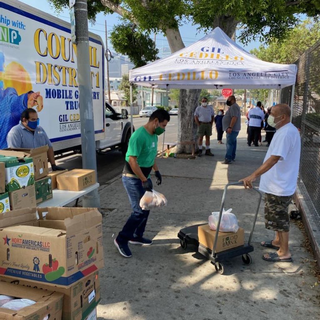 Councilmember Gil Cedillo's Grocery Truck at Edgeware Rd. and Angelina St. in Temple-Beaudry 5-28-2021 #1