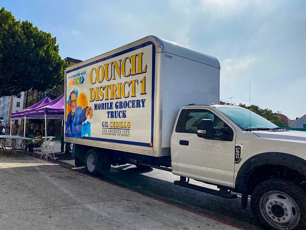 Councilmember Gil Cedillo's Grocery Truck at 6th St and Bonnie Brae St in Westlake 6-1-2021