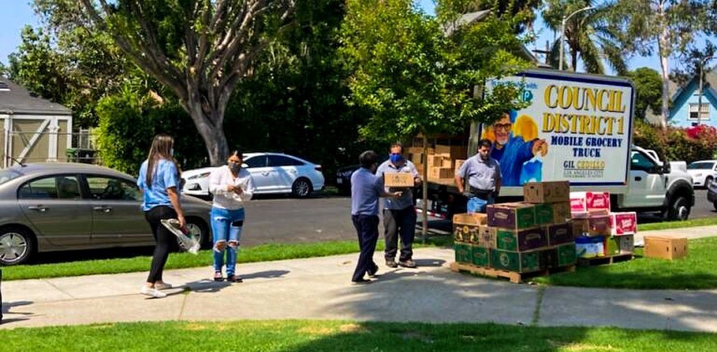 Councilmember Gil Cedillo's Grocery Truck was at Bonnie Brae St and 14th St in Pico Blvd in Pico Union. 6-4-2021