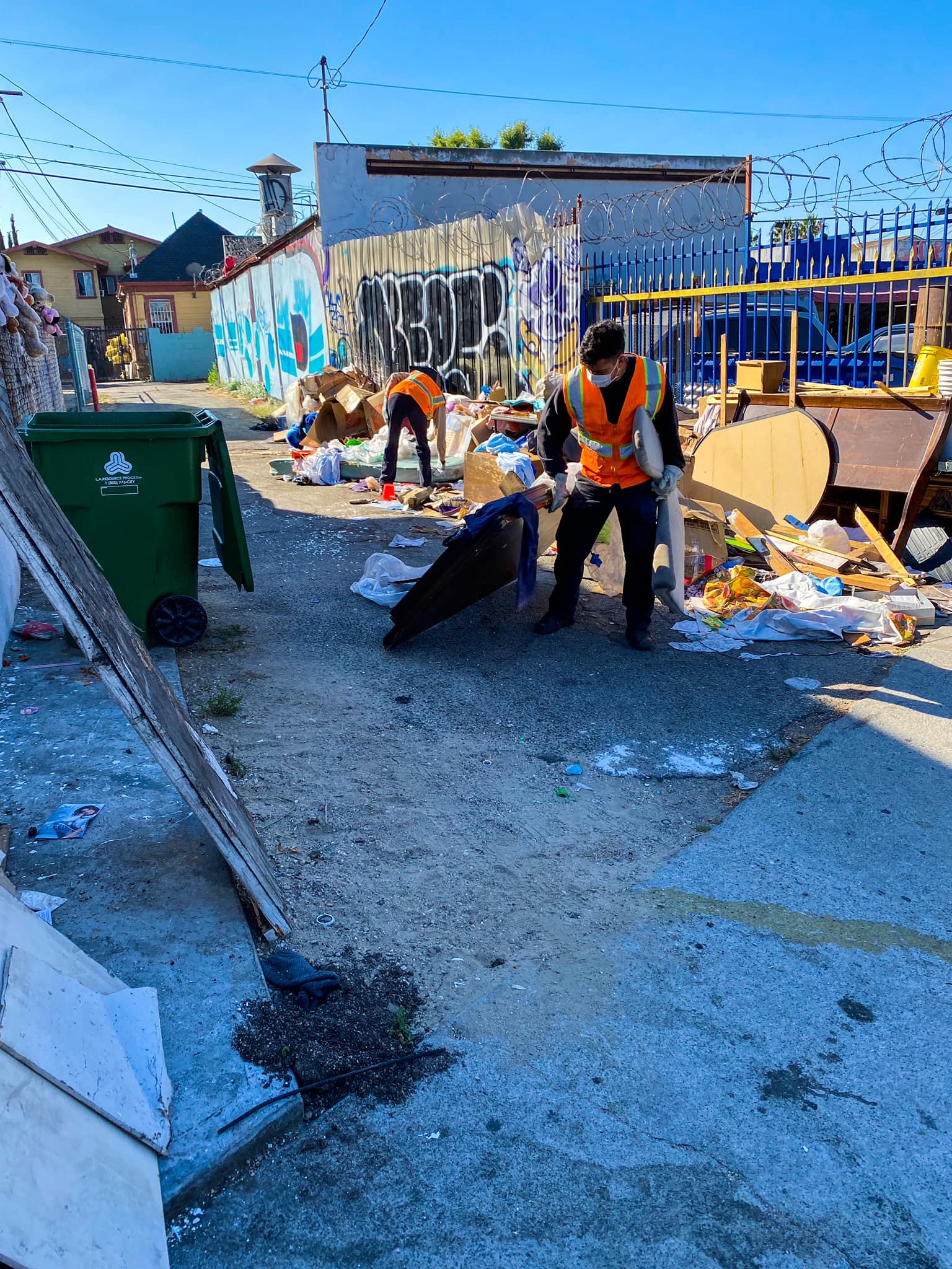 Councilmember Gil Cedillo's Strike Team cleaning alleys in Pico Union 6-14-2021 #2