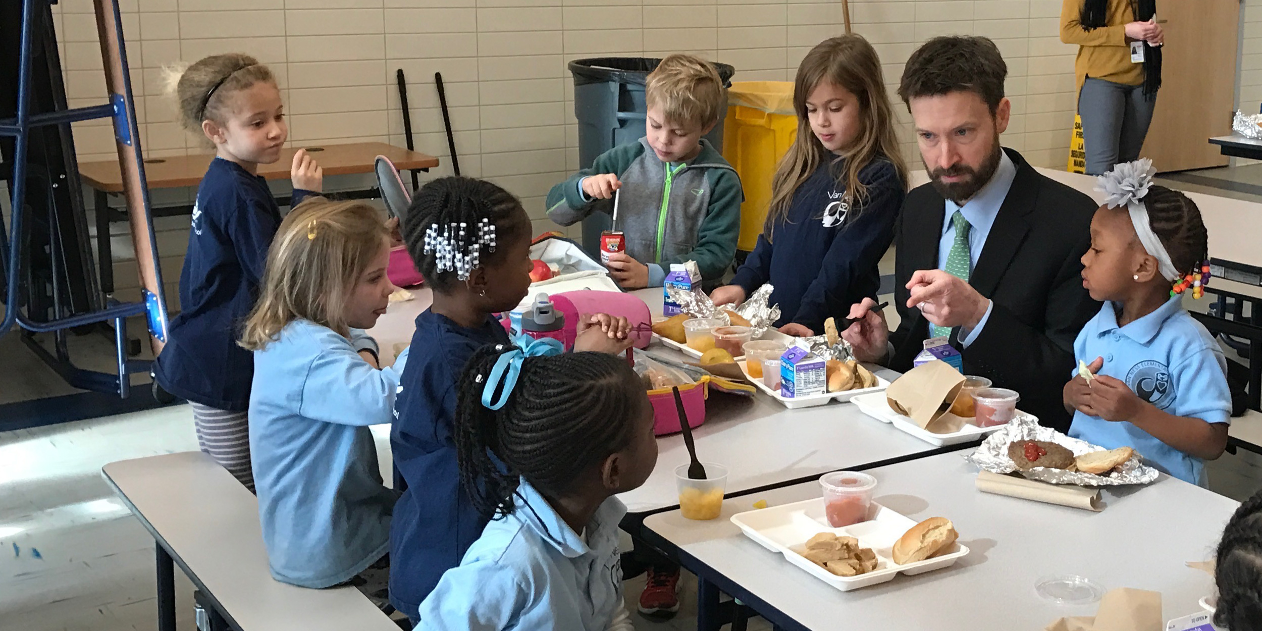 school-lunch.jpg school-lunch.jpg