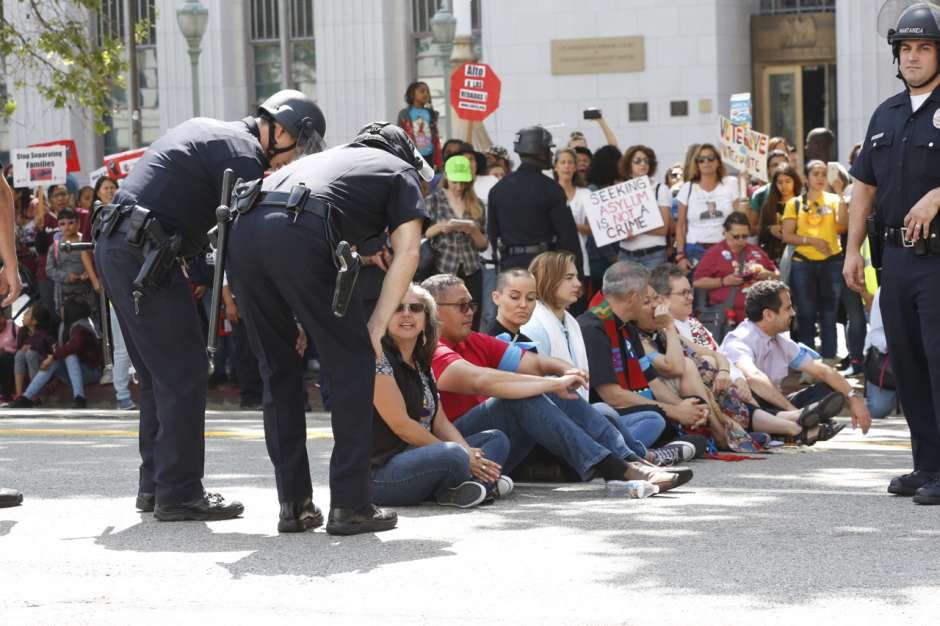 La_Opinion_CLERGY-PROTEST-SESSIONS.jpg