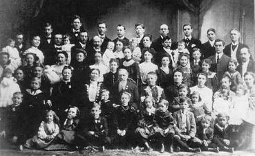 photo of ~50 members of a family