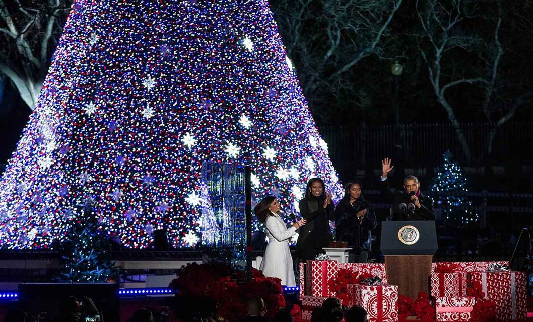 photo of President's family at tree-lighting ceremony