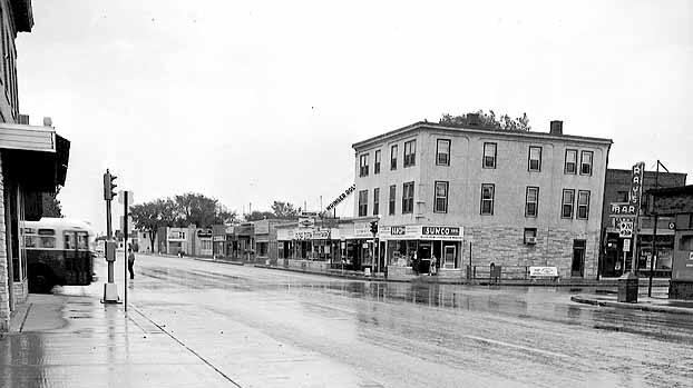 Looking_southeast_across_the_intersection_of_Lake_Street_East_and_Cedar_Avenue.jpg