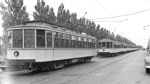 Streetcar_Cedar_Avenue.jpg