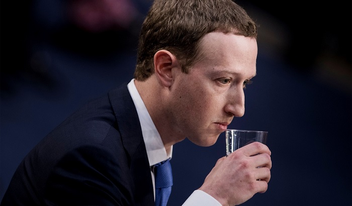 Mark-Zuckerberg-Facebook-700x410.jpg