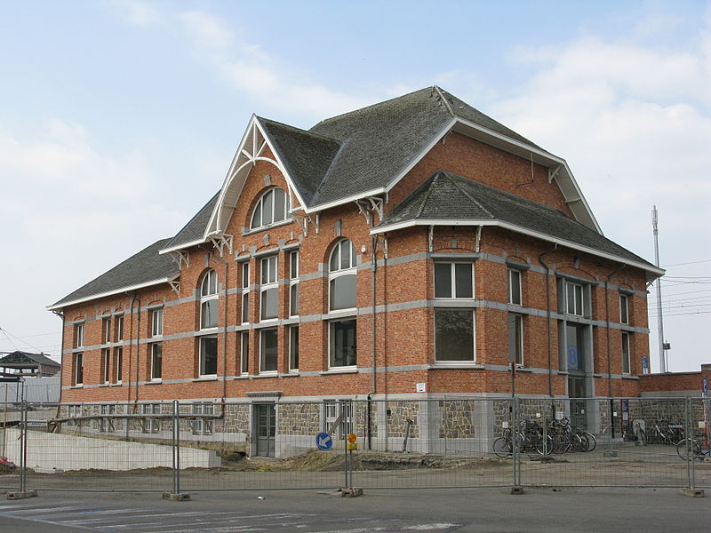 vRrz800px-Station_Willebroek-Rafaël-Delaedt.jpg
