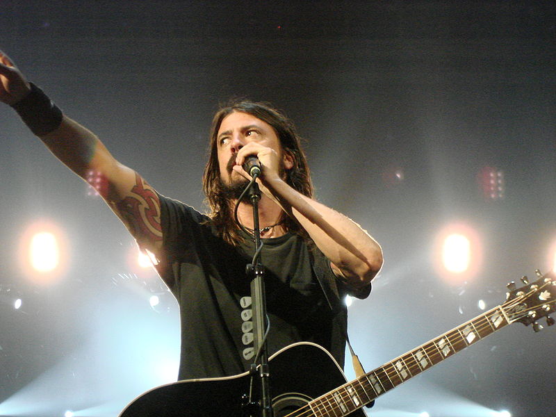 JwnK800px-Dave_Grohl_-_july_2008_2.jpg