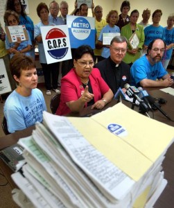 1712 - CMA - COPS Metro Voter Drive - Photo by Bob Owen - SAEN - Cropped