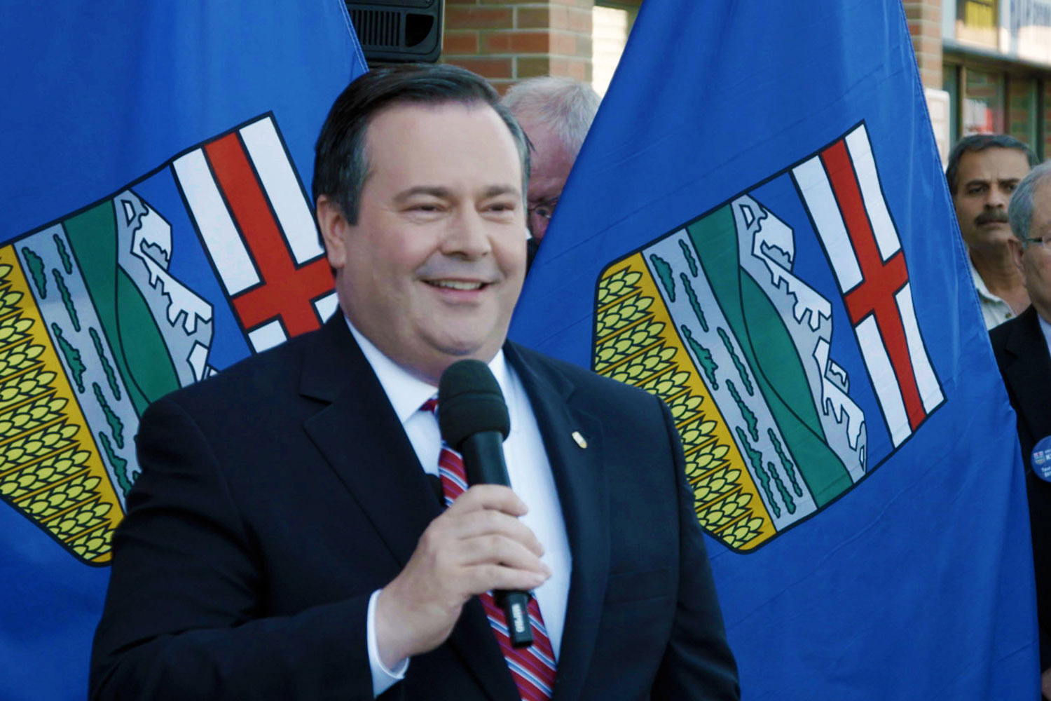 Jason Kenney speaks to supporters
