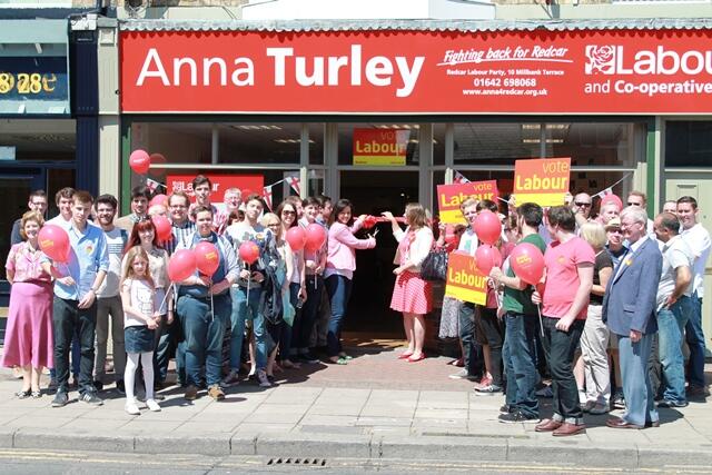 Anna_and_Caroline_Flint_campaign_office_opening_June_2014_2.jpg
