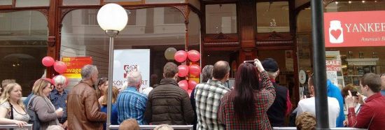 liz_shop_opening_550_resize.jpg
