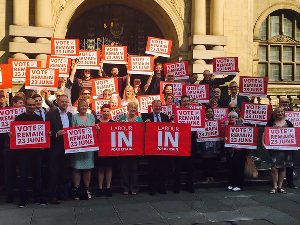 Labour_in_for_britain_outside_Town_Hall_3.jpg Labour_in_for_britain_outside_Town_Hall_3.jpg