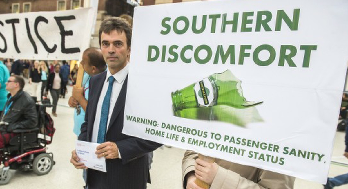 Lib Dems: Grayling should consider his position