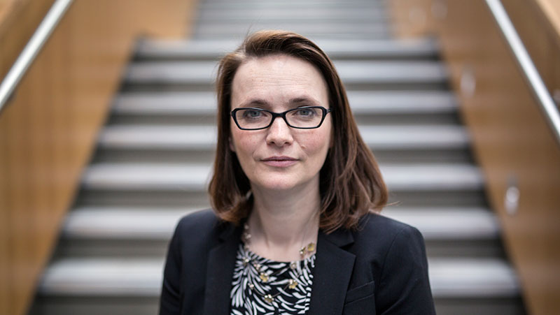 Kirsty Williams yn sicrhau cysylltiad band eang cyflym iawn i 341 o ysgolion