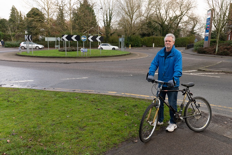 Rob Comber with Roundabout raw_image_thumb.jpg