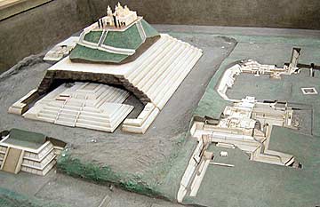 Model of the Cholula pyramid Model of the Great Pyramid of Cholula located in the museum in Cholula, Puebla, Mexico. Photo: Wikipedia