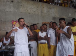 dscf5890 Salvadoran gang members rapping about peace in the Izalco prison. Photo by Mauricio Lopez.