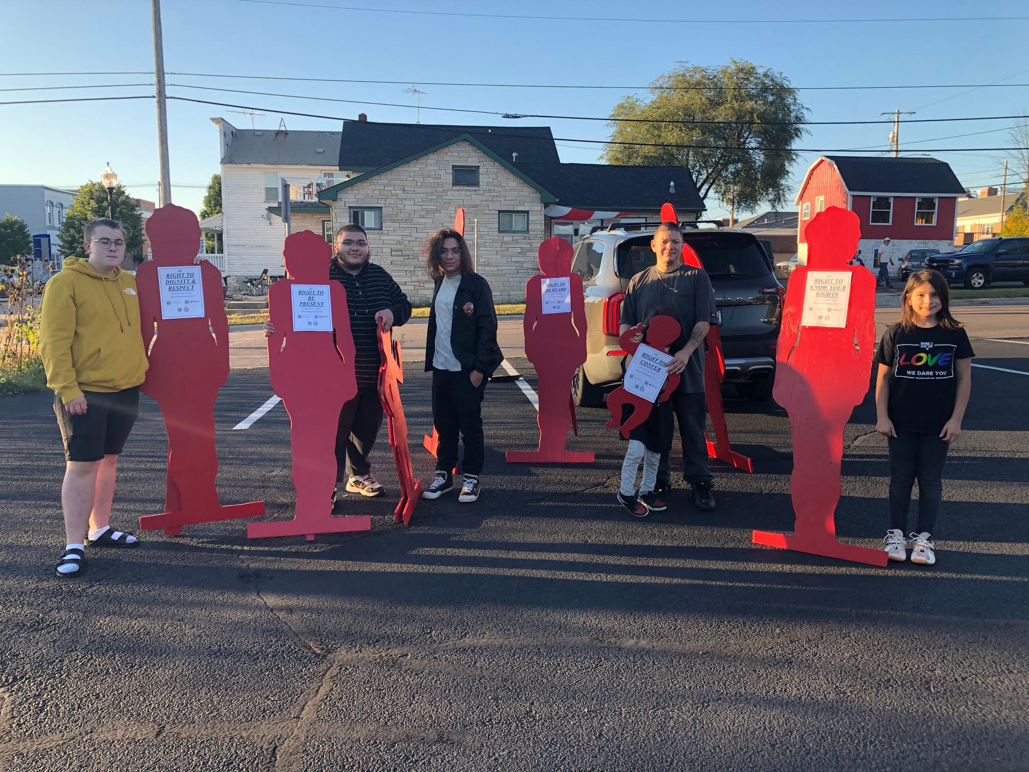 Marsy's Law for Wisconsin, HELP of Door County Display Silhouettes in Sturgeon Bay Raising