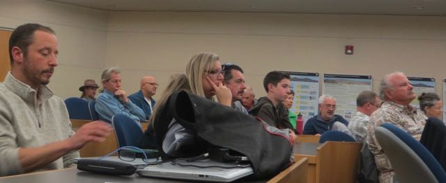 Seth_leftl__Sarah_right_at_Eagle_Mntn_meeting.jpg
