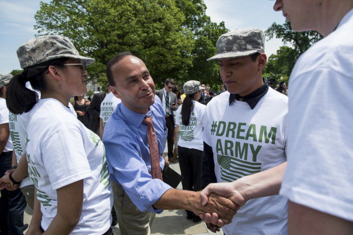 luis-gutierrez-immigration_148_0520141-700x466.jpg