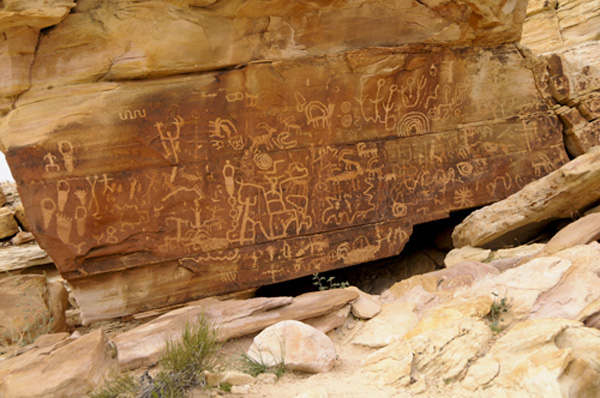 goldbutte_newspaperrock_bbeffort.jpg