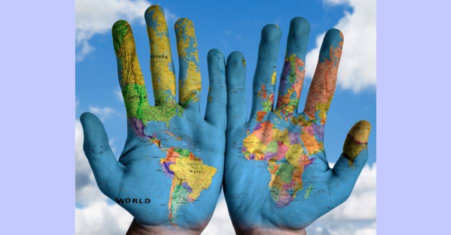 visuel_carte-monde-mains.jpg