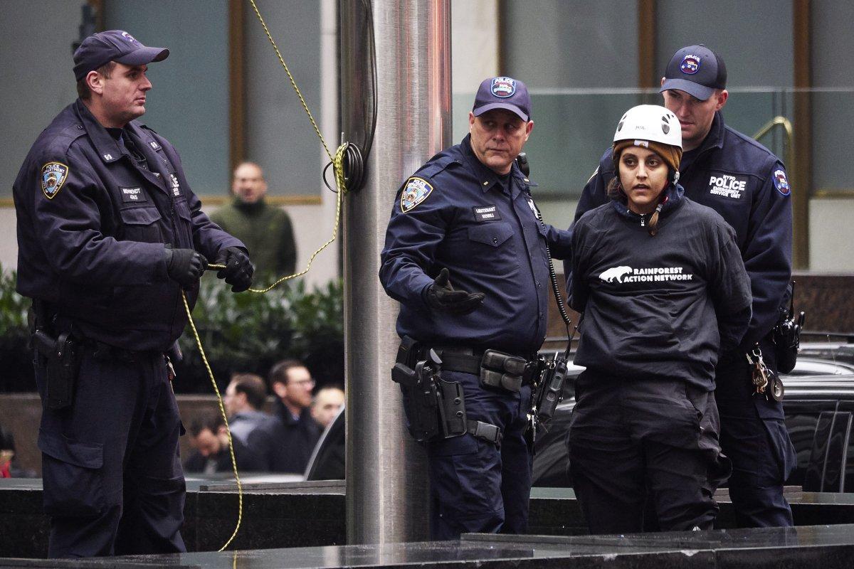 banner-unfurled-front-jpmorgan-chase.jpg