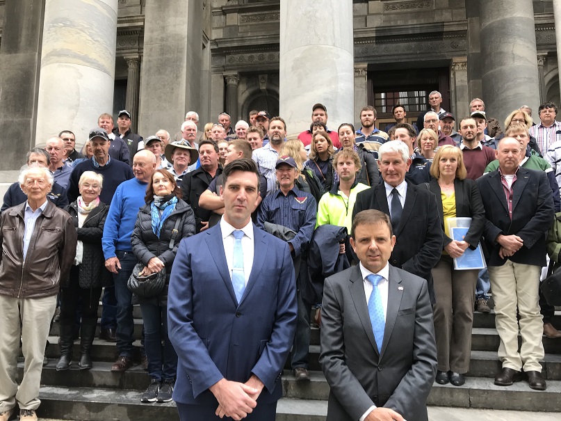 Member for Narungga crosses the floor on Mining Bill
