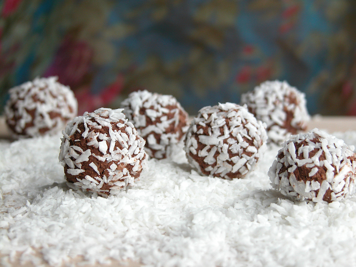 nutfreeblissballs_700.jpeg