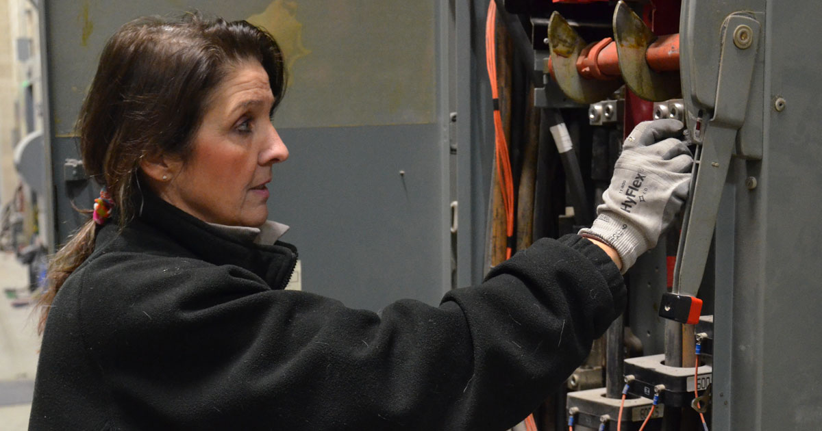 Marci Solomon, Teamster electrician, wins tradeswoman of the year Image