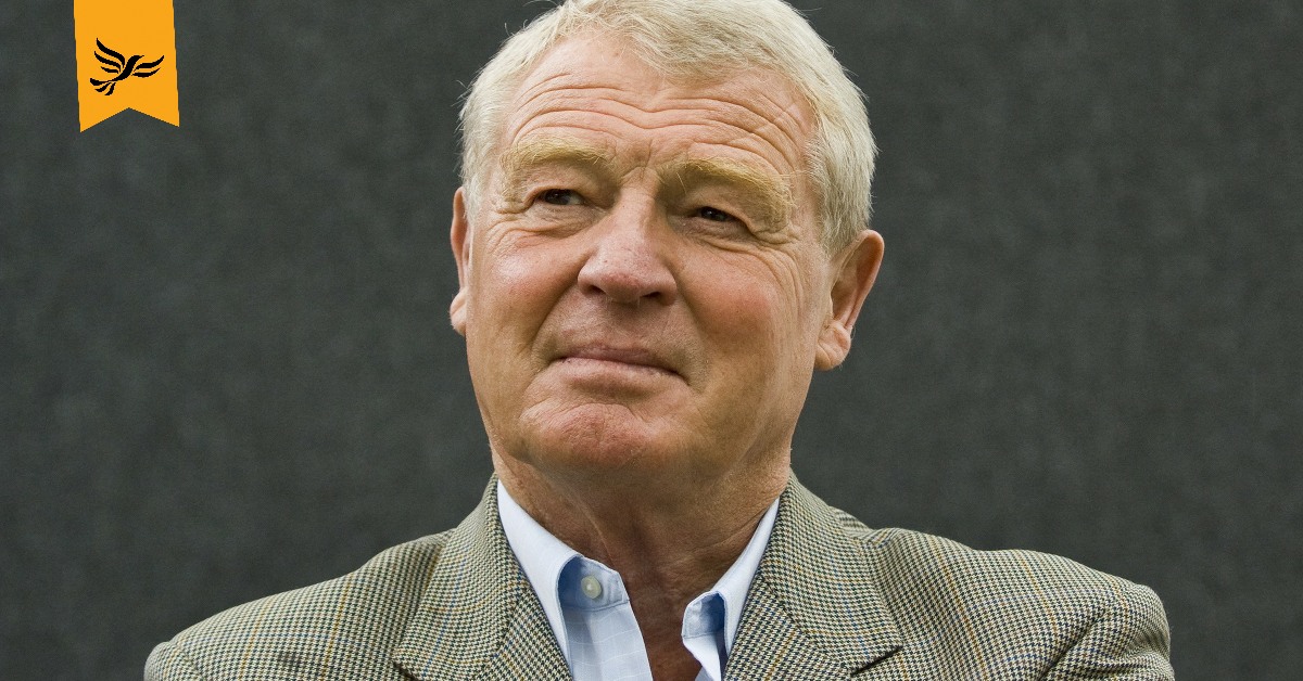 Paddy Ashdown speaking at Lib Dem conference.