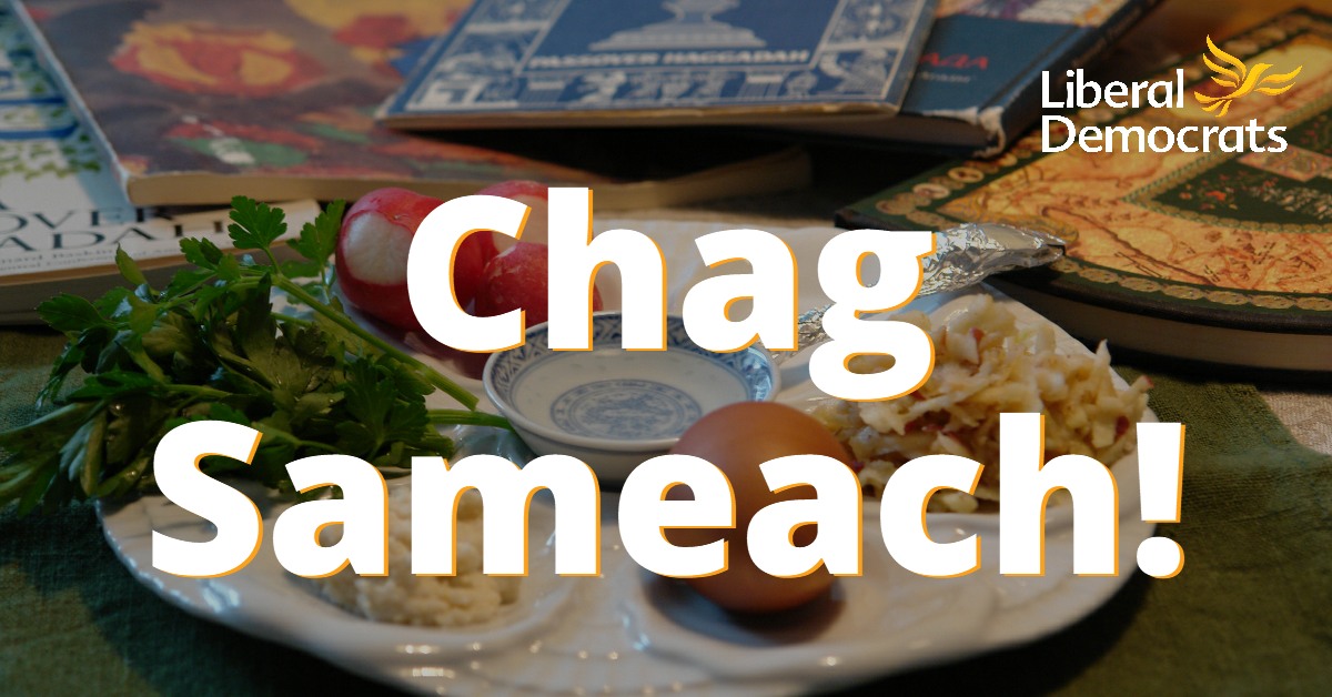 A passover meal | Links to: Chag Sameach! | Image: Eczebulun, CC-3.0