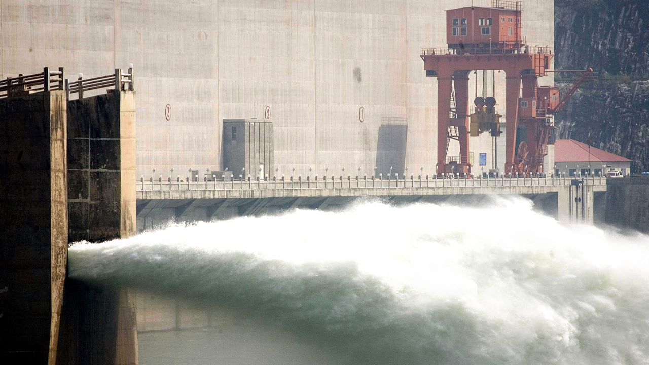 Worlds largest dam could break, Chinese government says all is fine