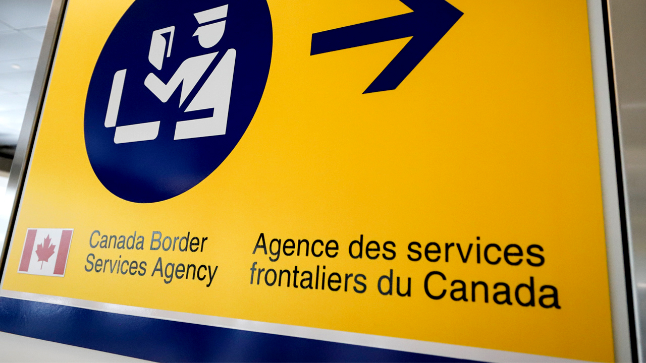 Canadian border agency has lost track of 34,000 people due to be deported
