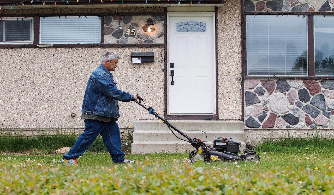 CDN Gov. seeks to create a database of privately-owned lawnmowers