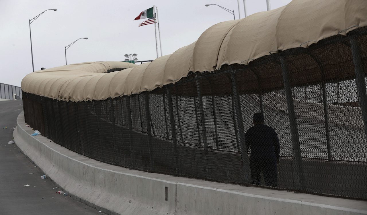 US Border Commissioner suspended from Twitter after endorsing US-Mexico wall