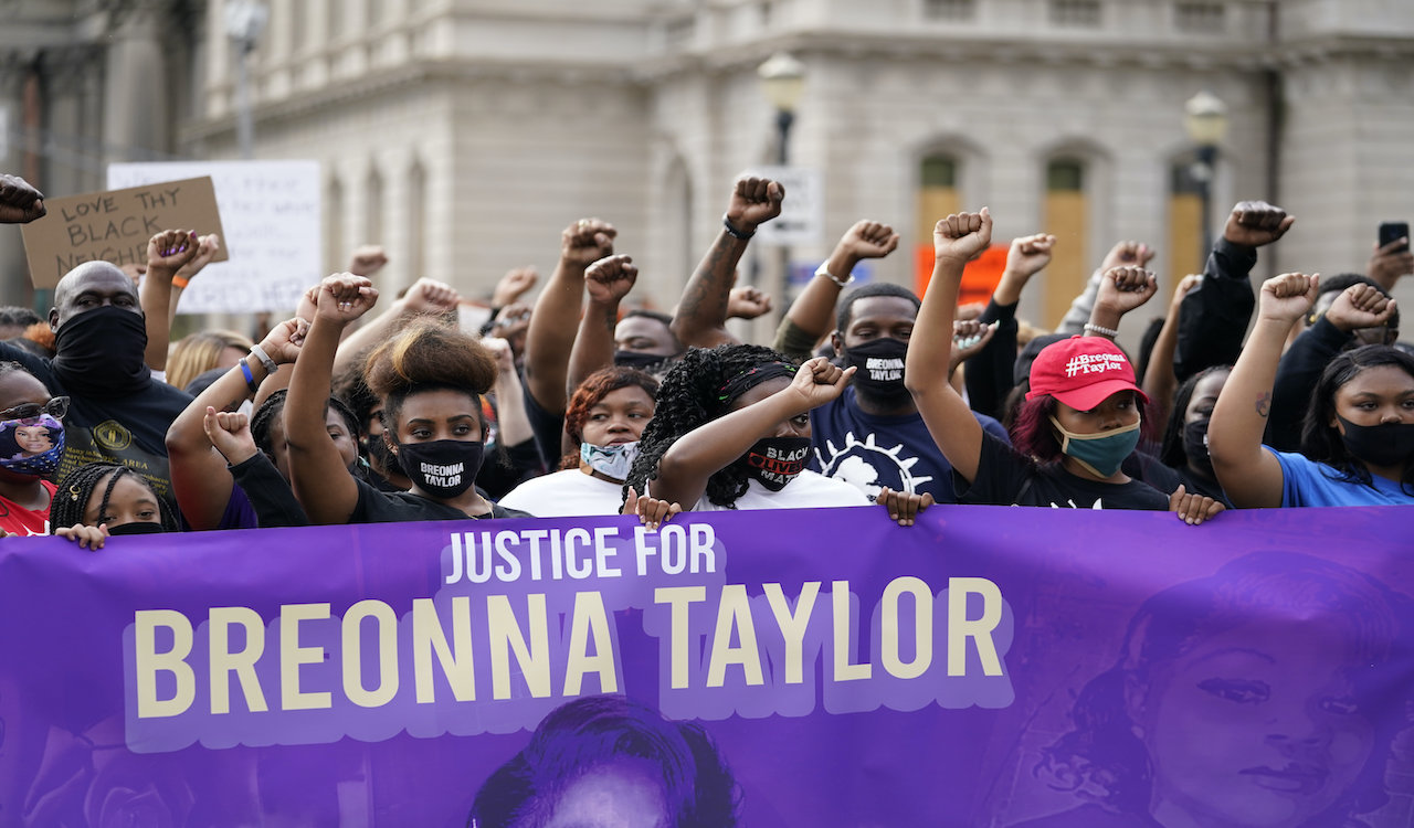 Police officer in Breonna Taylor case suing Taylor's boyfriend