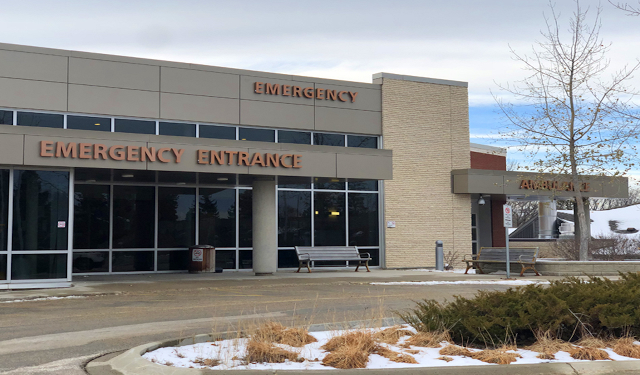 WATCH: Video from 'overflowing' Steinbach Hospital shows empty waiting rooms
